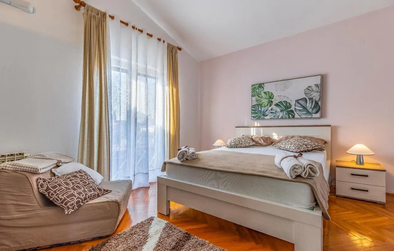 Villa Jasmine With Swimming Pool Pula Croatia